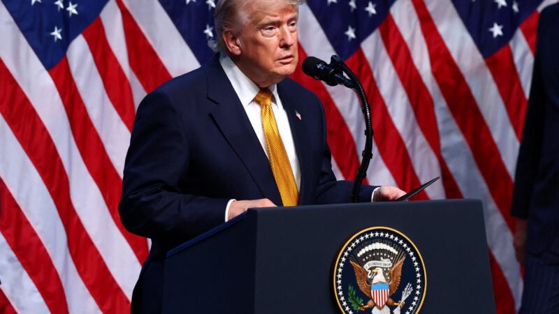 Trump ganhou US$ 1,4 bilhão com criptomoedas e colocou parte do dinheiro em ações e títulos, diz agência