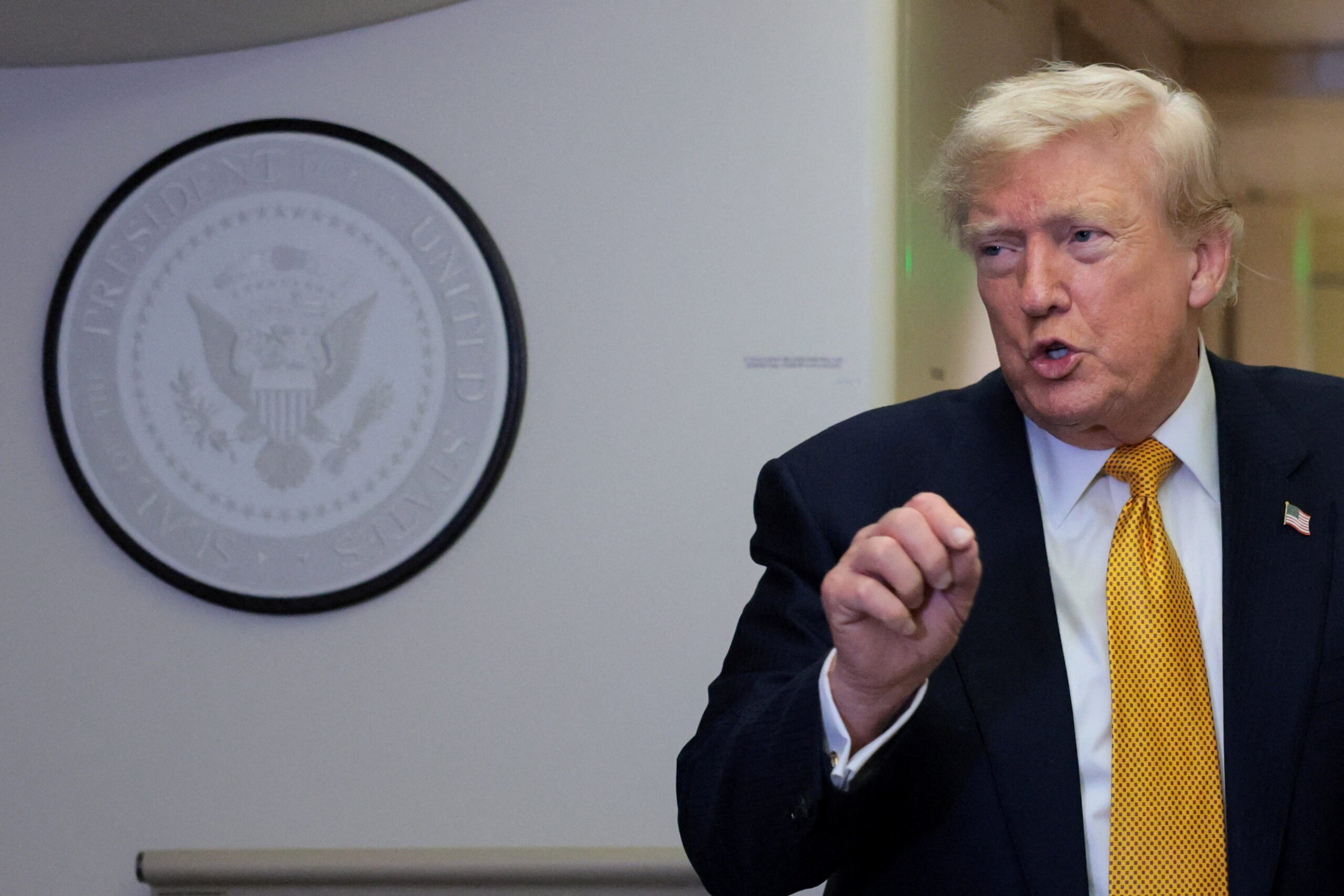 Trump diz que EUA vão controlar o Estreito de Ormuz e que ‘serão pagos por isso’