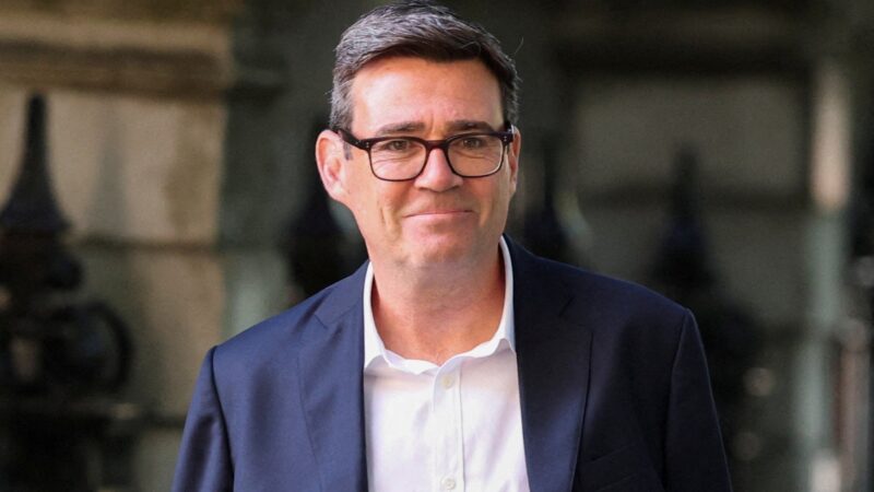 Andy Burnham assegura apoio para se tornar novo premiê do Reino Unido, e governo prepara posse