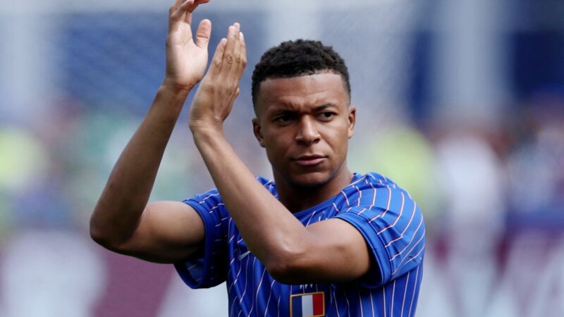 Klopp revela que Liverpool tentou contratar Mbappé durante voo: “Voamos em círculos”
