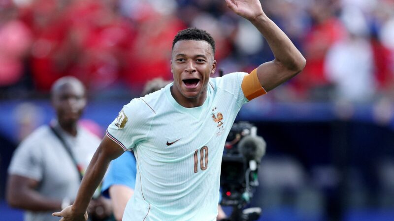 Mbappé celebra ida da França à semi e planeja mesmo gás: “Só tem uma forma de relaxar: ganhar”