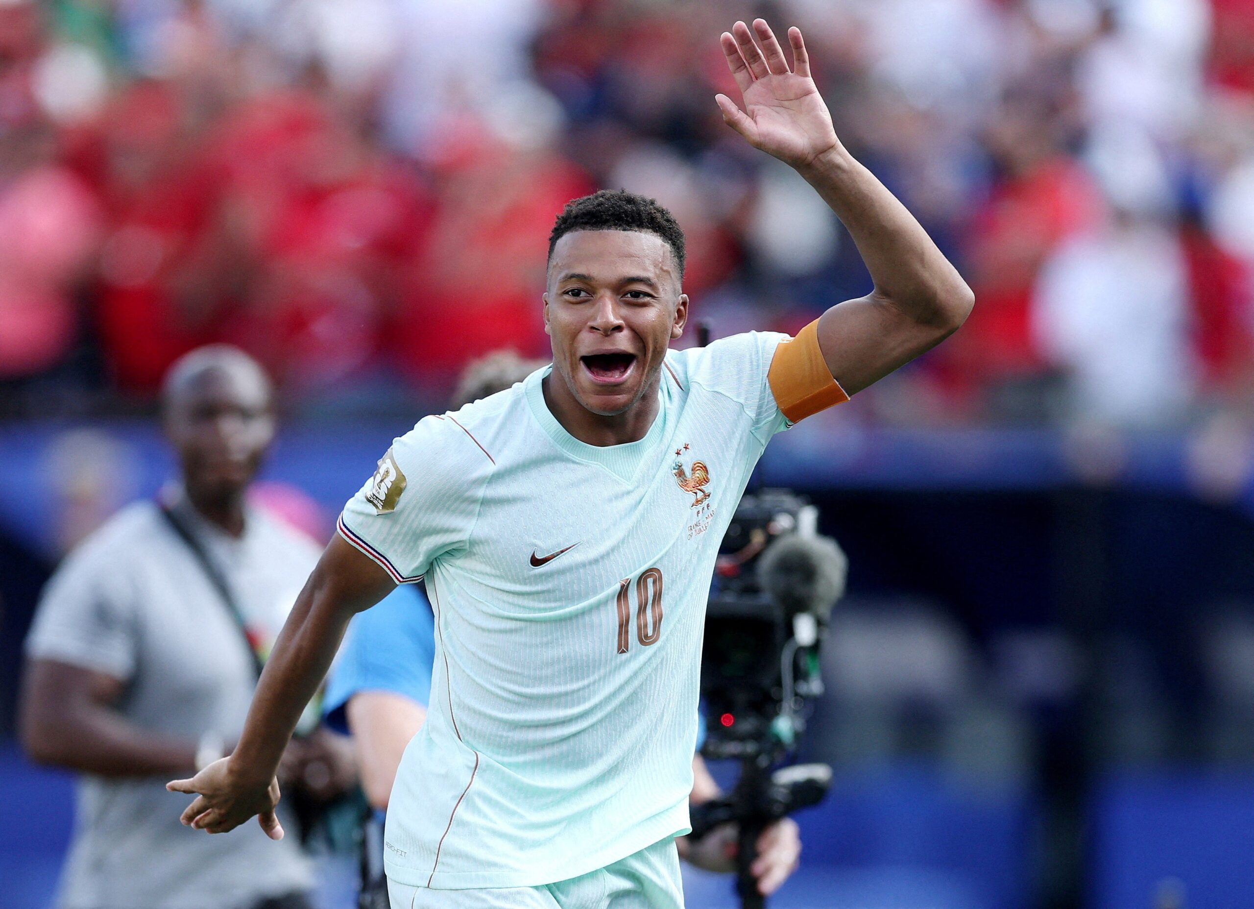 Mbappé celebra ida da França à semi e planeja mesmo gás: “Só tem uma forma de relaxar: ganhar”