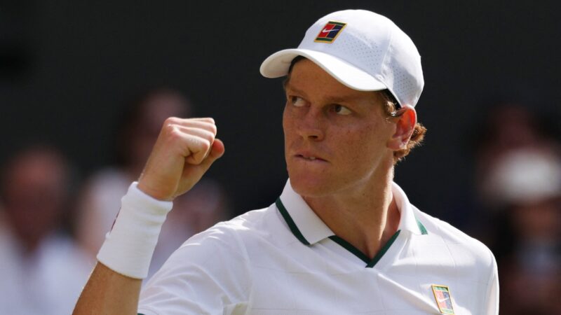 Sinner atropela Djokovic em Wimbledon e adia sonho do 25º Grand Slam do sérvio