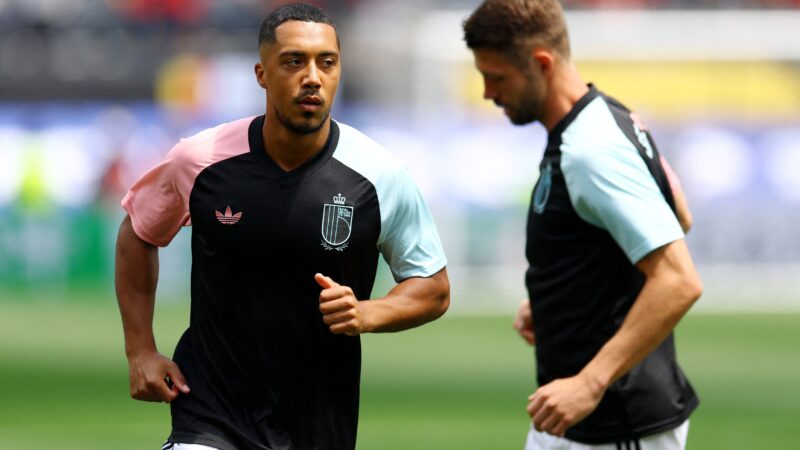 Capitão da Bélgica sente dores durante aquecimento e é cortado de jogo contra a Espanha na Copa