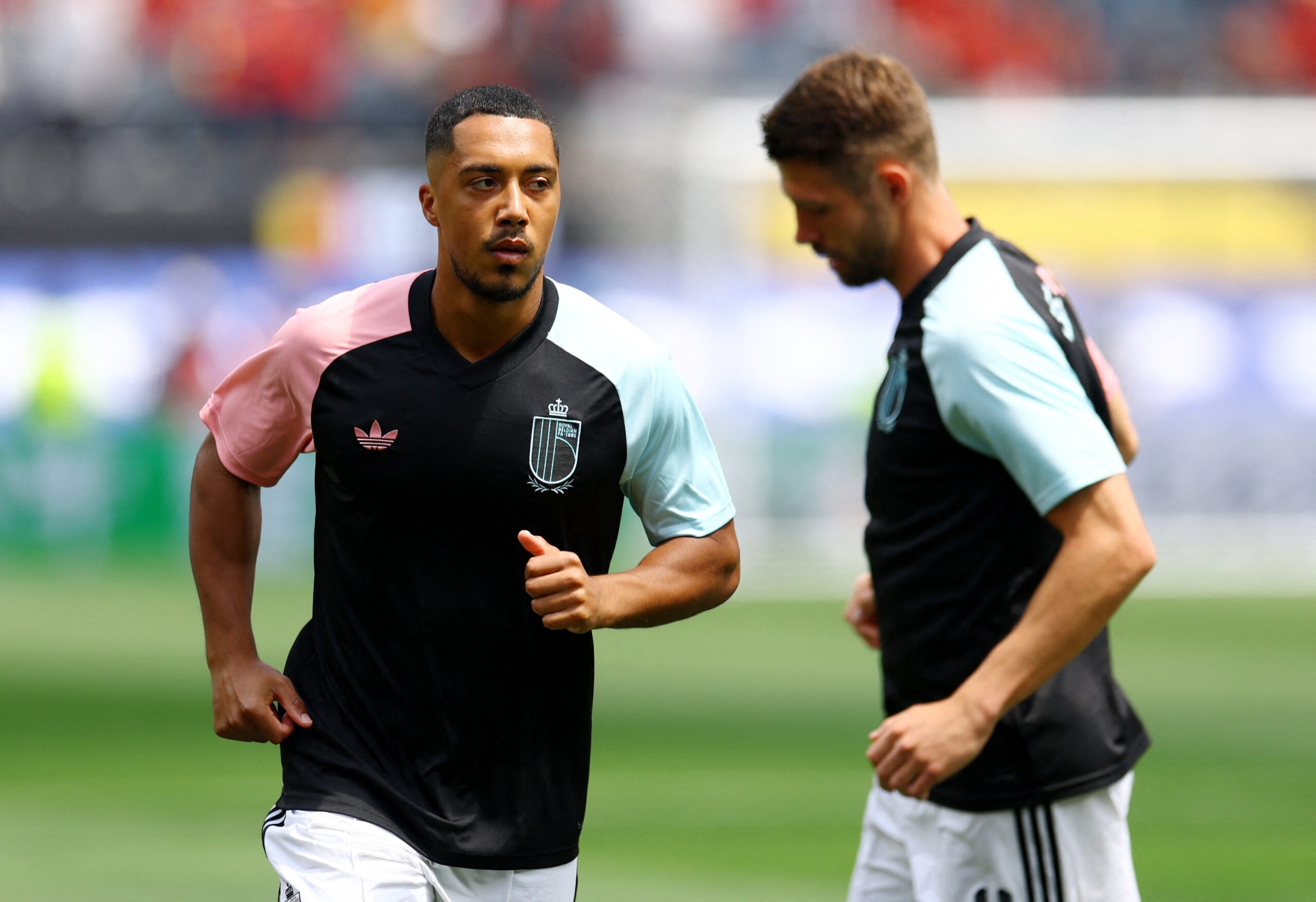 Capitão da Bélgica sente dores durante aquecimento e é cortado de jogo contra a Espanha na Copa