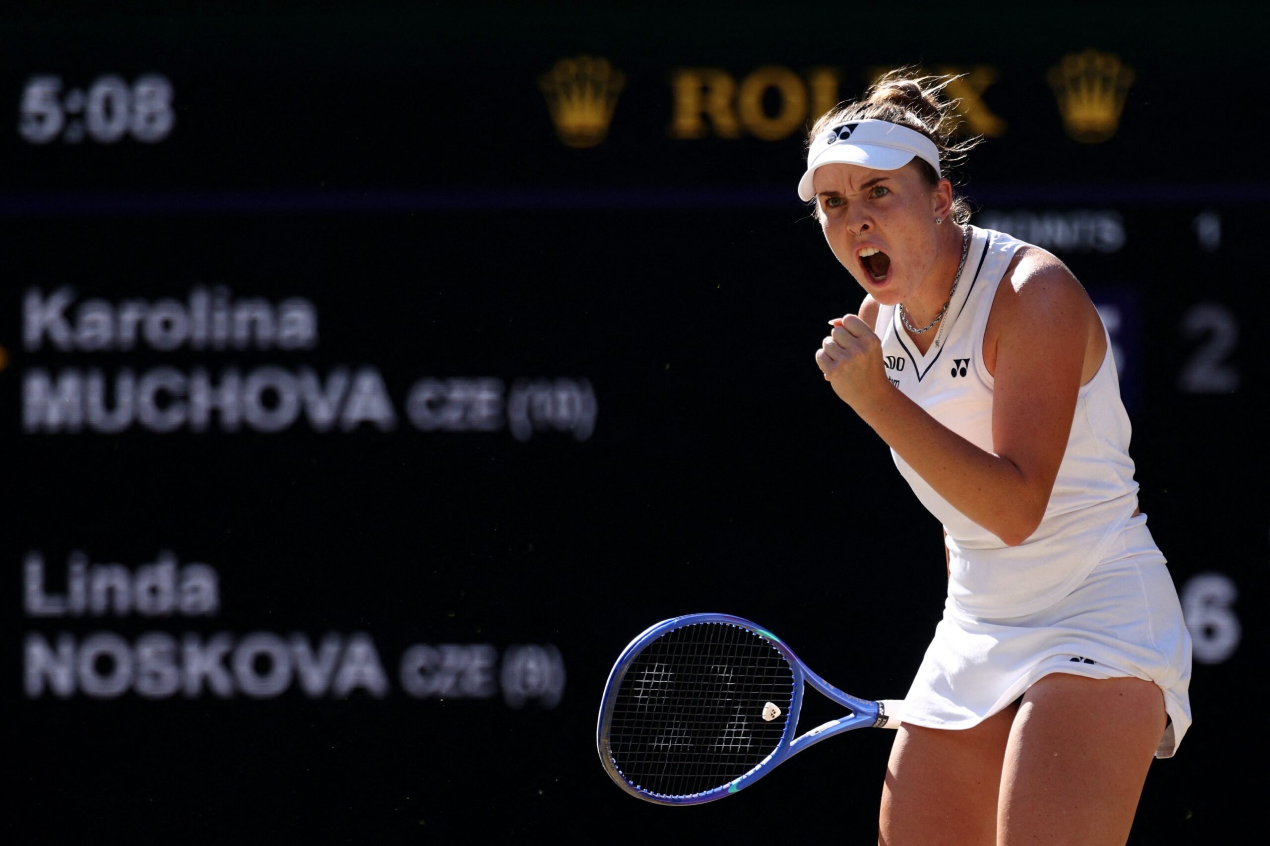 Linda Noskova supera Muchova em duelo tcheco e é campeã de Wimbledon pela 1ª vez