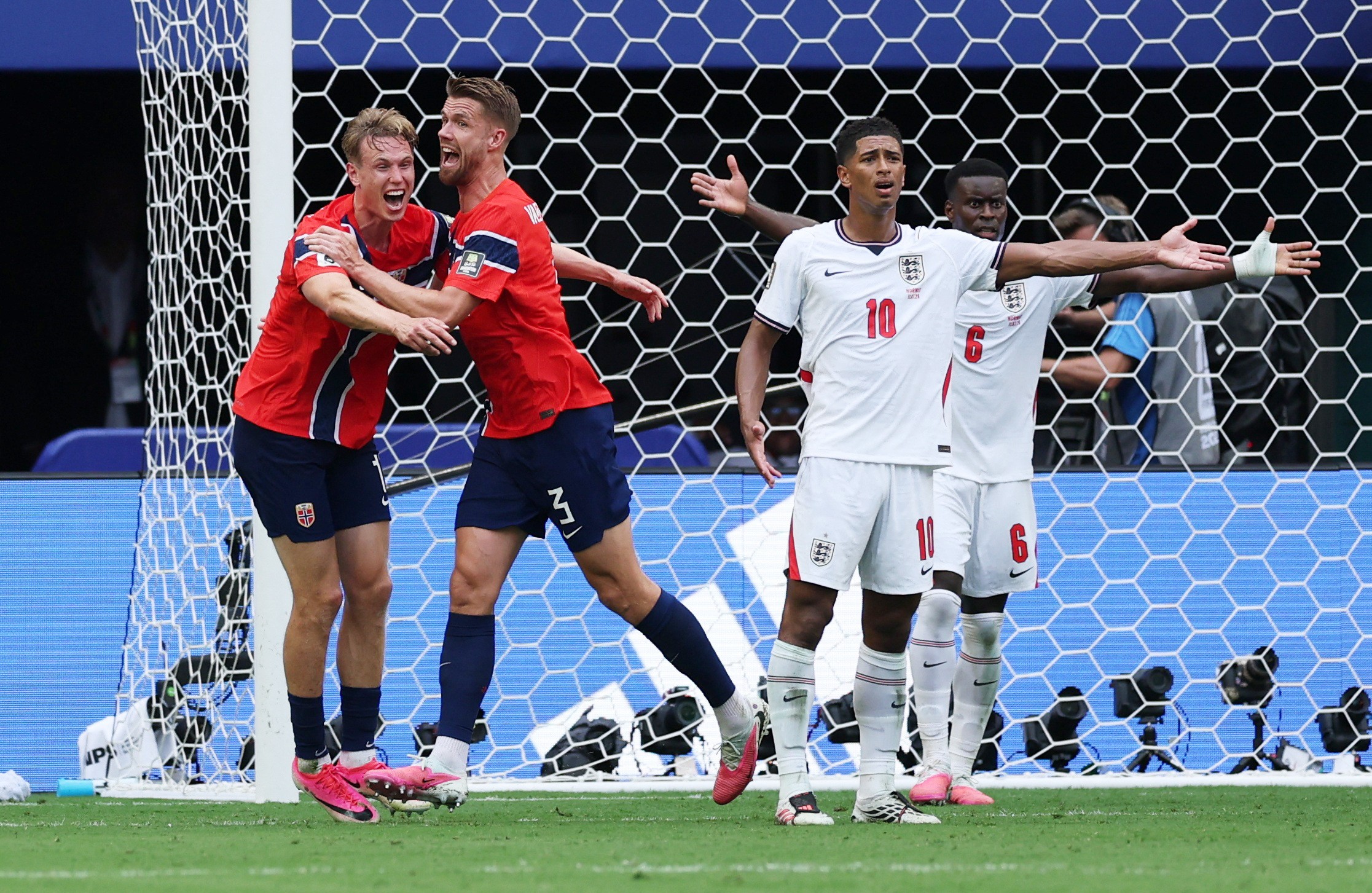 Entenda por que gol da Noruega foi anulado mesmo com falta de Haaland antes do escanteio