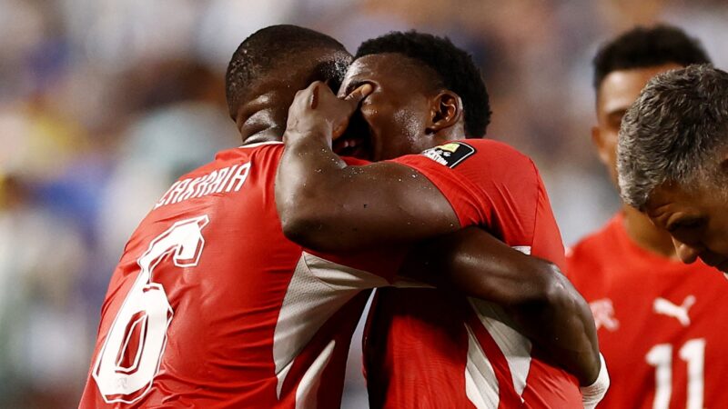 Técnico da Suíça diz que expulsão de Embolo contra a Argentina é “inaceitável”
