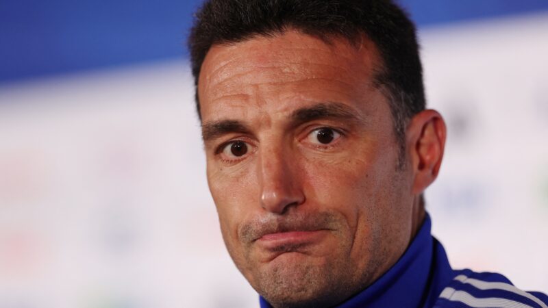 Scaloni afasta rivalidade política em Argentina x Inglaterra: “Ninguém que está aqui tem culpa”