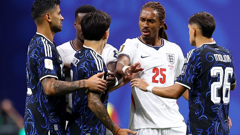 Jogo quente entre Inglaterra e Argentina repercute na web: “Clima de Libertadores”