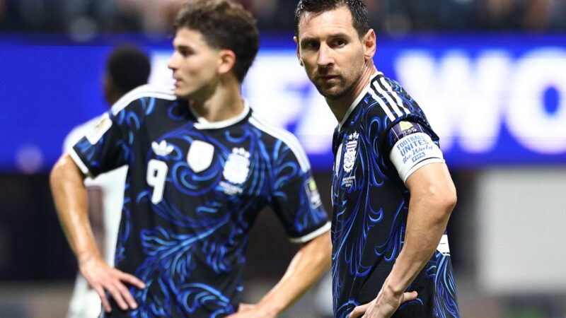 Entenda o significado da camisa azul usada pela Argentina na semifinal da Copa do Mundo