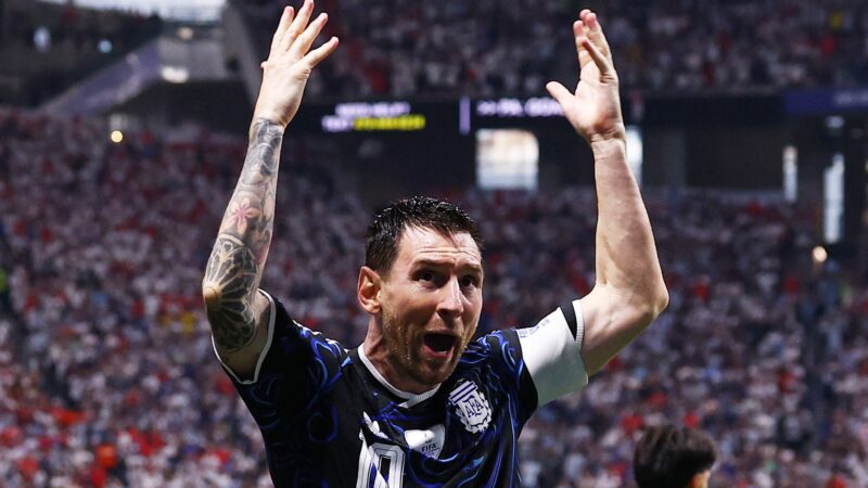 Messi comemora classificação da Argentina nas redes sociais: “Voltamos a encontrar forças”