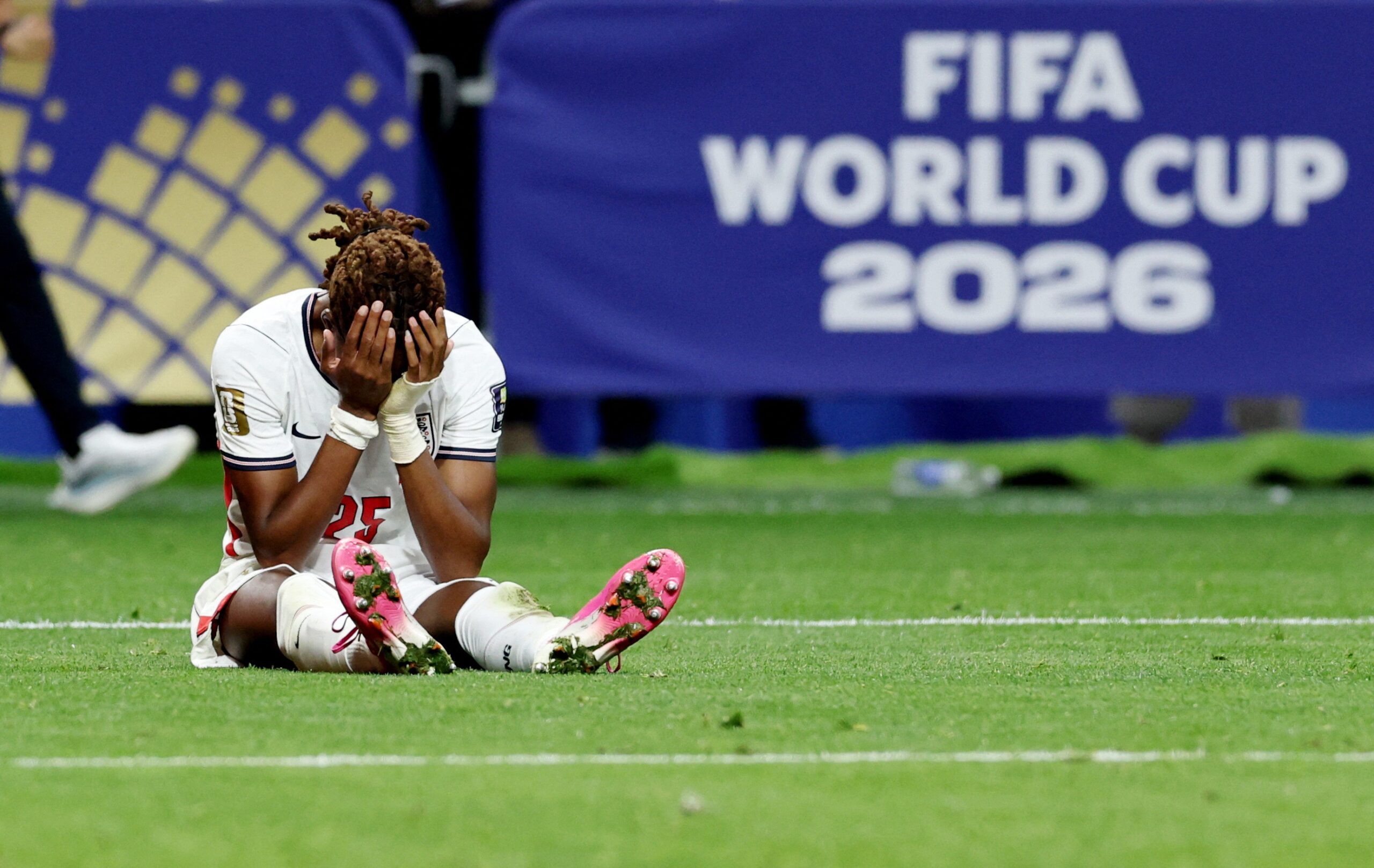 Análise: Inglaterra se entrega à sua história recente, desiste de atacar e coleciona outro trauma