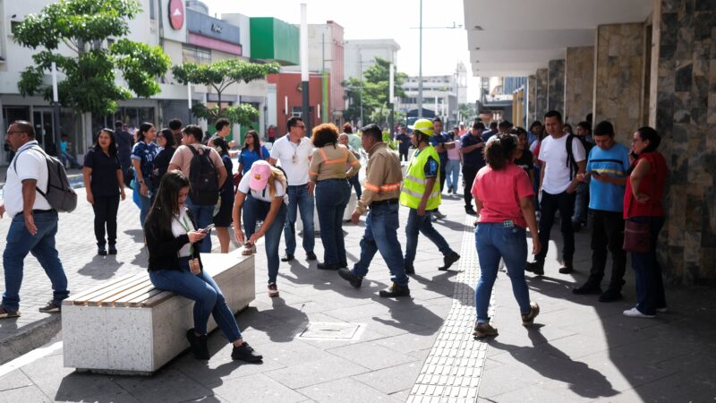 Terremoto de magnitude 7,3 atinge o México, e EUA emitem alerta de tsunami