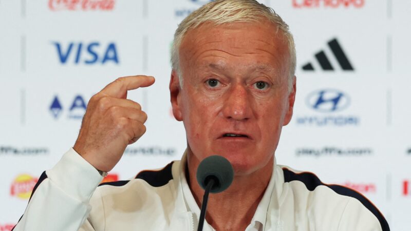 Alvo de críticas, Deschamps explica motivo para ter sacado Rabiot contra a Espanha