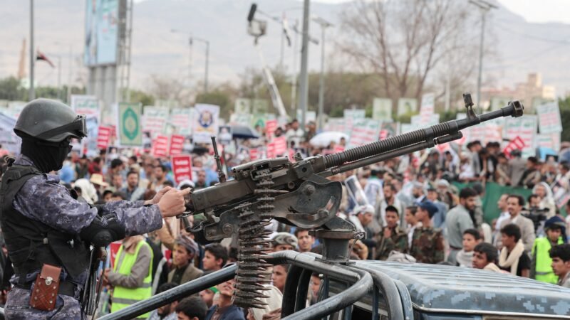 Arábia Saudita faz ataques em porto no Iêmen após bombardeios de houthis contra petroleiros do país, diz TV