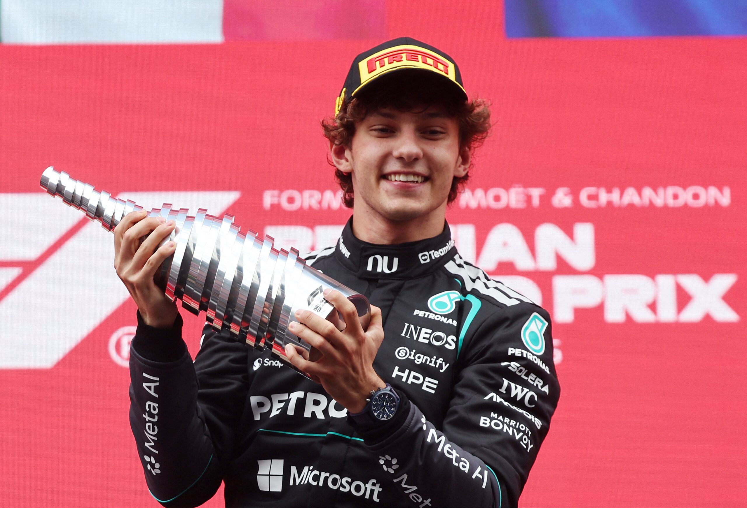 Antonelli chega à pausa da F1 garantido na liderança um ano após maior decepção