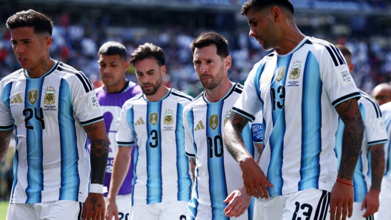 Argentina fica sem finalizar no primeiro tempo de um jogo de Copa pela primeira vez