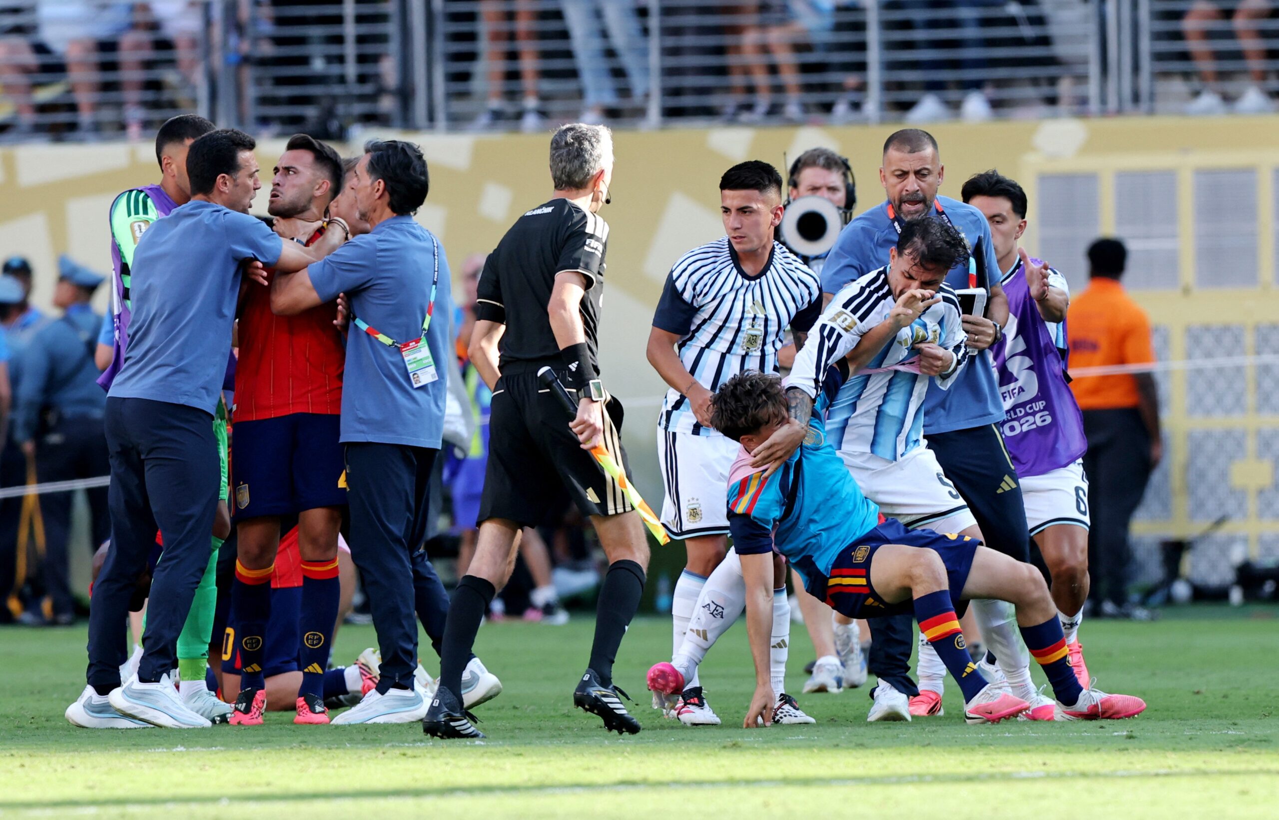 Fifa abre investigação contra Argentina após briga no fim do jogo