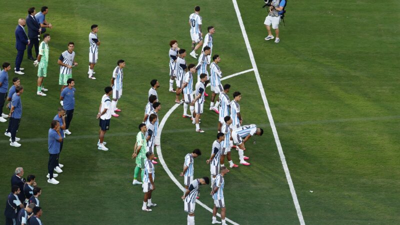 Messi reaparece após vice na Copa em jogo da 4ª divisão argentina; veja vídeo
