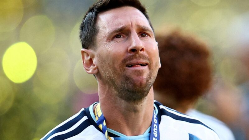 Análise: Argentina sobrevive por 106 minutos, mas não é salva por Messi e leva “olé” histórico