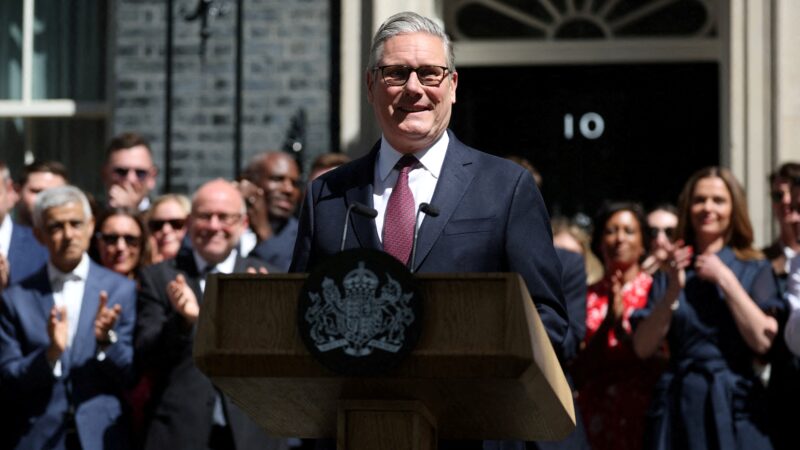 Keir Starmer entrega cargo de primeiro-ministro do Reino Unido a Andy Burnham