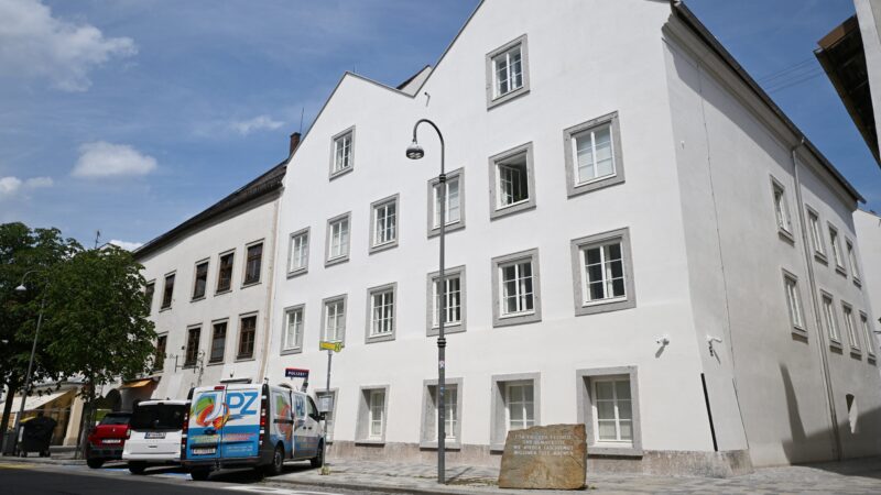Áustria transforma casa de Hitler em delegacia para evitar ‘peregrinação neonazista’; VÍDEO