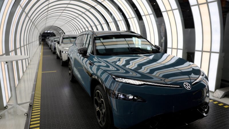 Volkswagen defende cortes mais profundos diante do avanço das montadoras chinesas na Europa