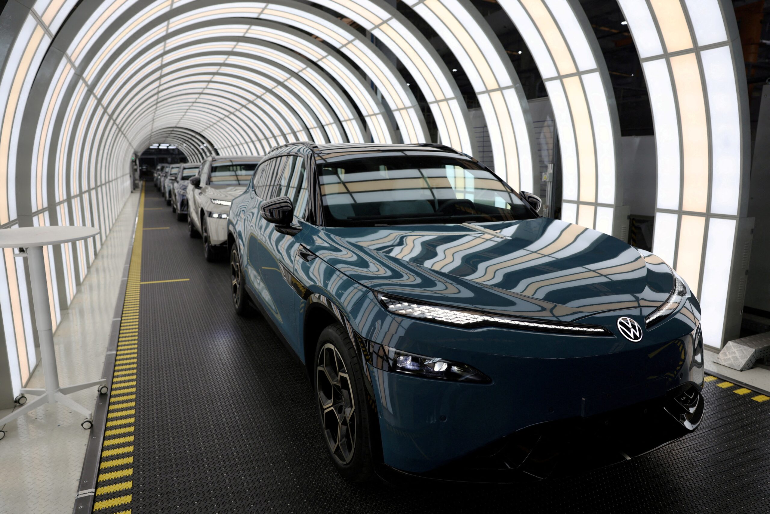Volkswagen defende cortes mais profundos diante do avanço das montadoras chinesas na Europa