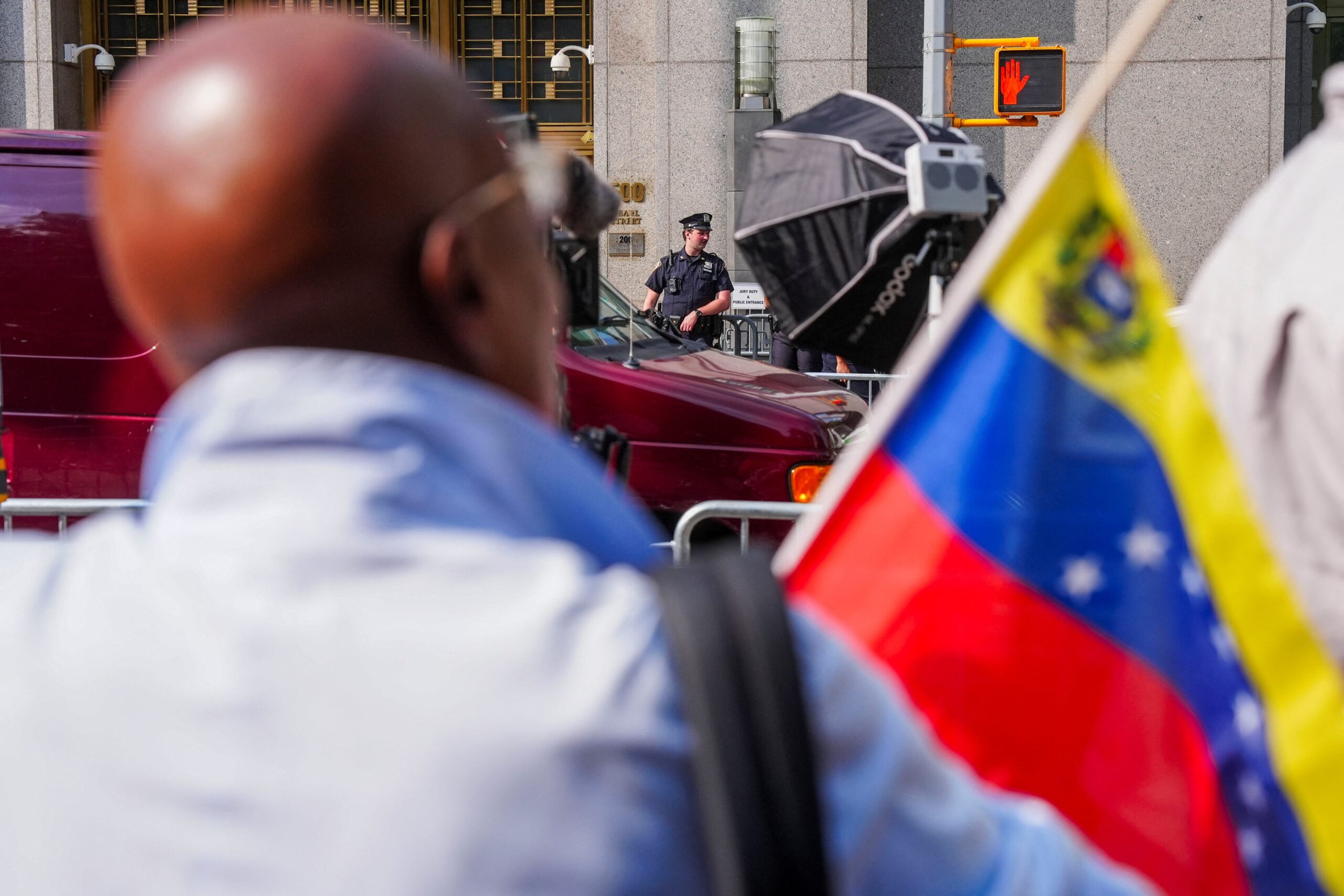 Maduro comparece a tribunal em NY, e juiz determina início de julgamento em 1º de junho de 2027