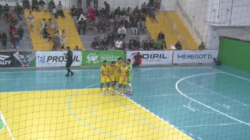 Jaraguá goleia Florianópolis e cola no líder da Série Ouro de Futsal