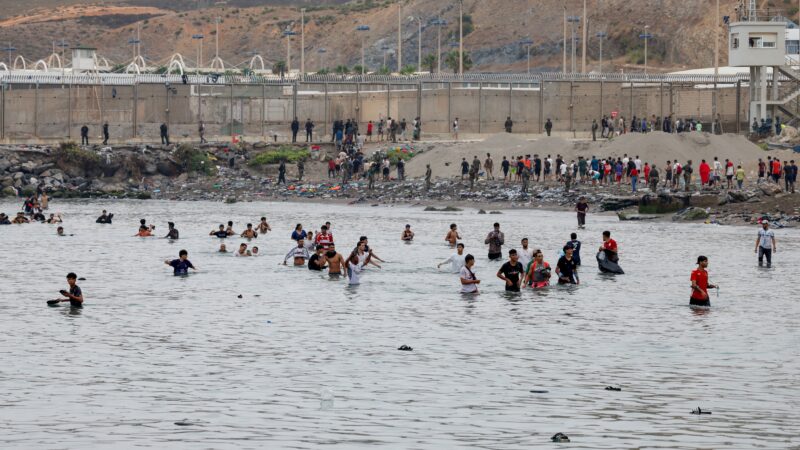 Itália suspende livre fluxo de pessoas com a Espanha por crise de imigrantes em Ceuta