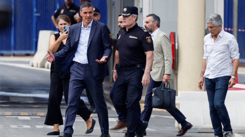 Chegada de imigrantes pelo mar em Ceuta é inédita e viola a soberania territorial da Espanha, diz premiê espanhol