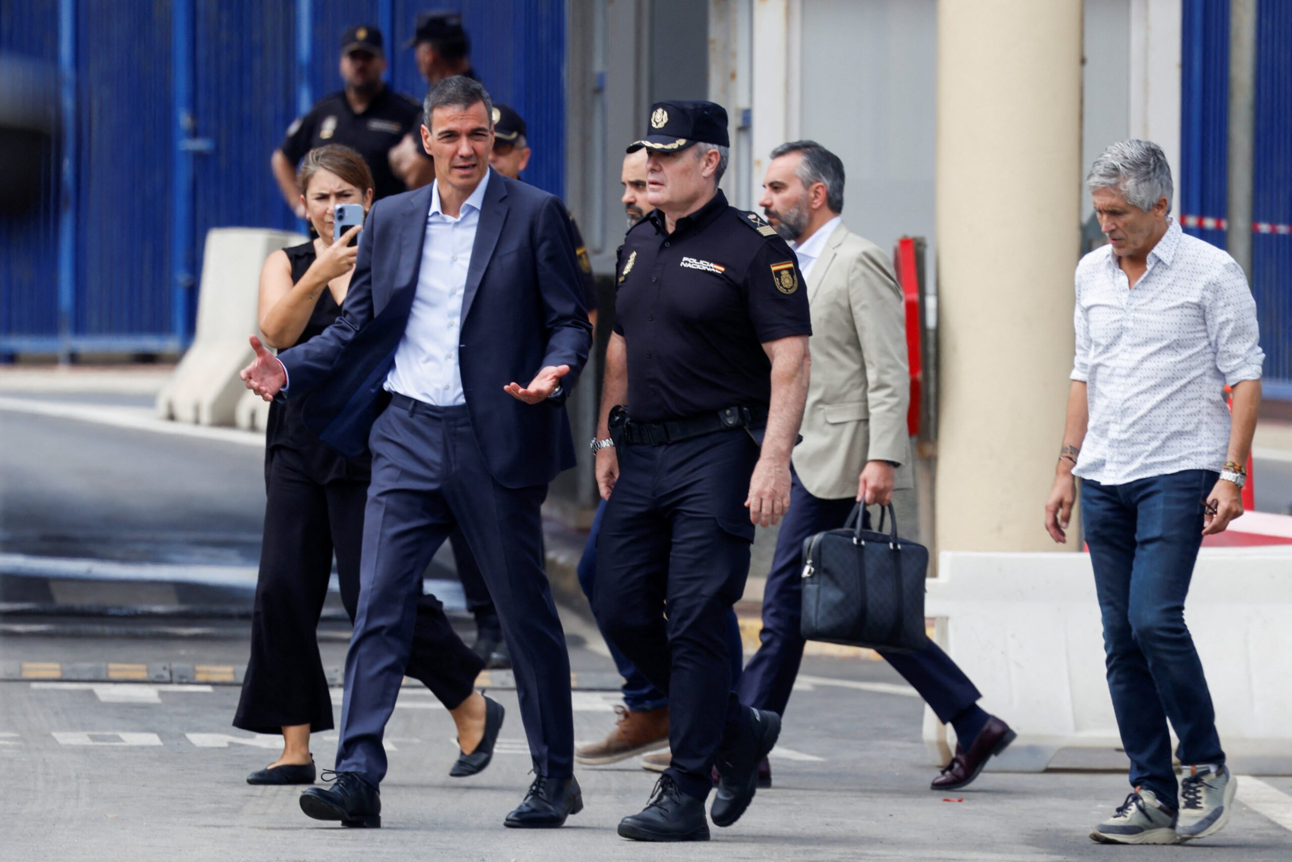 Chegada de imigrantes pelo mar em Ceuta é inédita e viola a soberania territorial da Espanha, diz premiê espanhol