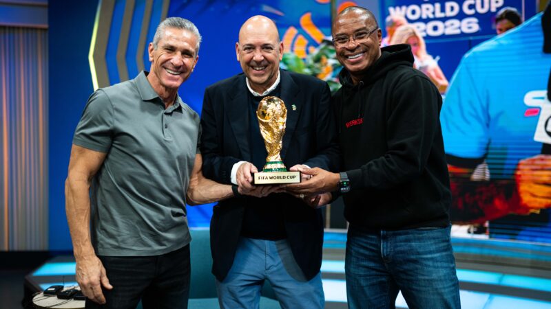 CEO do Bayer Leverkusen visita o Brasil e é recebido por Jorginho e Paulo Sérgio