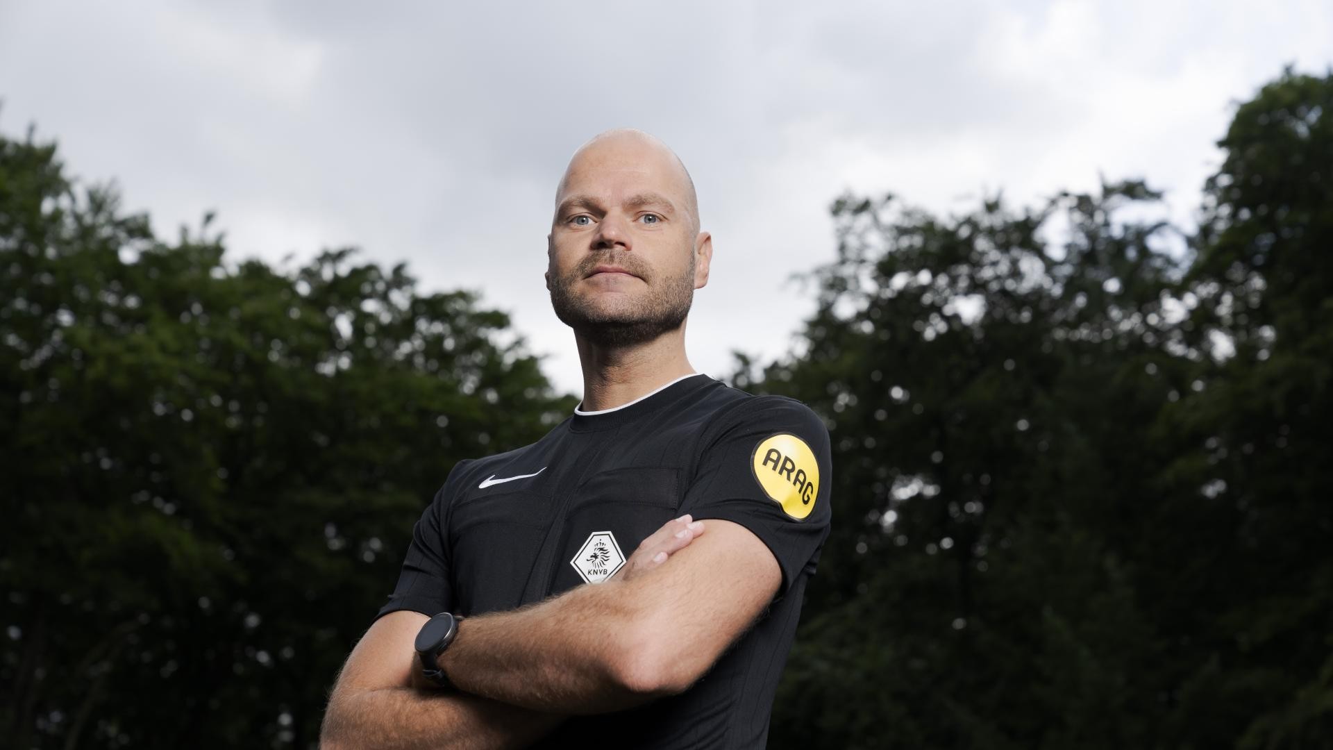 Morre Rob Dieperink, árbitro holandês barrado da Copa do Mundo, aos 38 anos