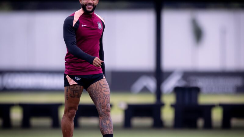 Corinthians acerta detalhes finais de novo contrato e espera retorno de Memphis ao Brasil