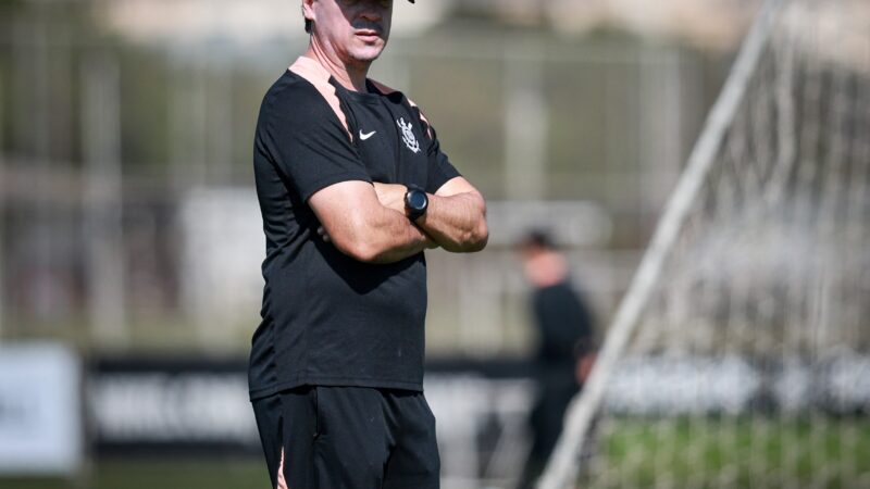 Treino do Corinthians: Diniz comanda trabalho com foco na transição ofensiva e defensiva