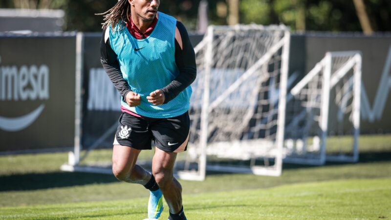Carrillo busca recuperar posição de titular no Corinthians em reta final de contrato