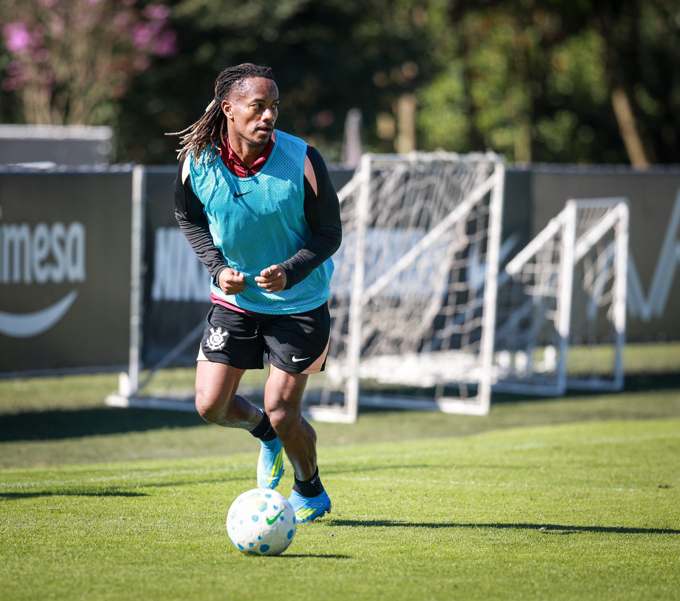 Carrillo busca recuperar posição de titular no Corinthians em reta final de contrato