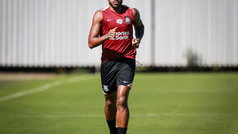 Hugo e Vitinho treinam em campo e podem reforçar Corinthians depois da intertemporada