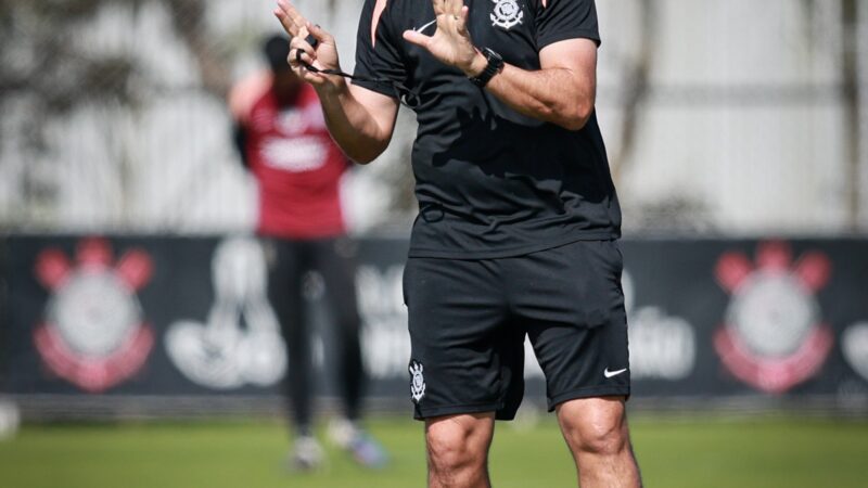 Treino do Corinthians: Diniz comanda trabalho tático antes de amistoso