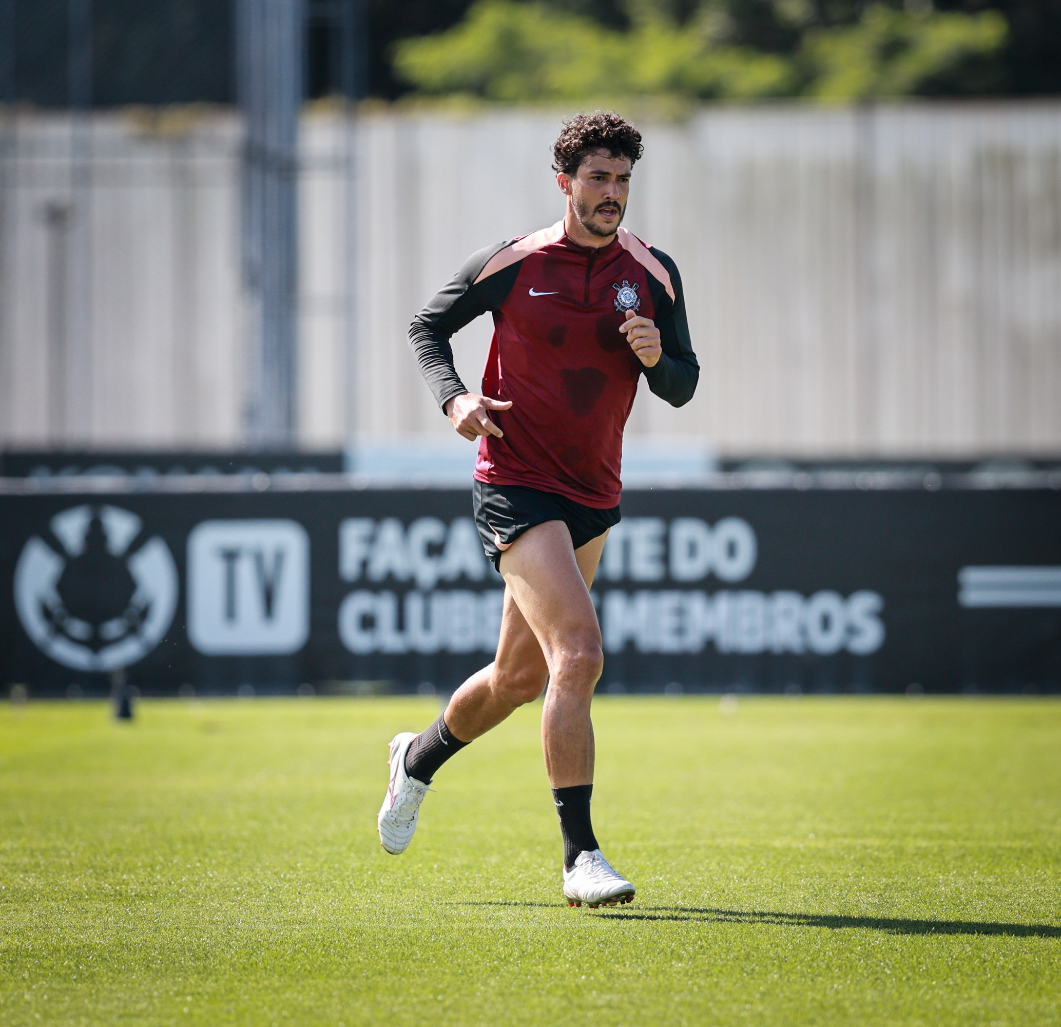 Corinthians faz último treino antes de amistoso e viaja sem Gustavo Henrique