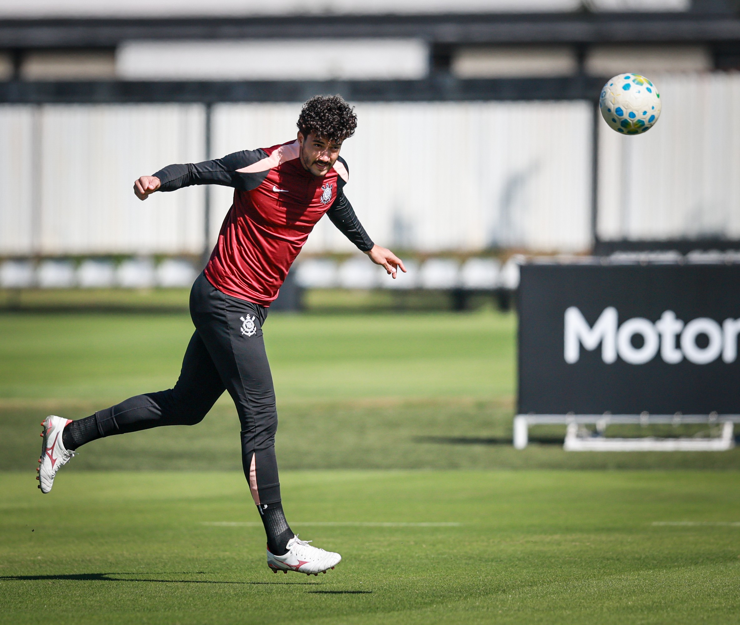 Gustavo Henrique volta aos treinos no Corinthians, e dupla inicia transição em campo