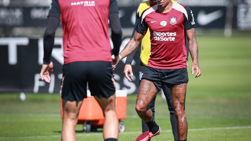 Treino do Corinthians: Diniz faz testes e comanda trabalho tático no CT