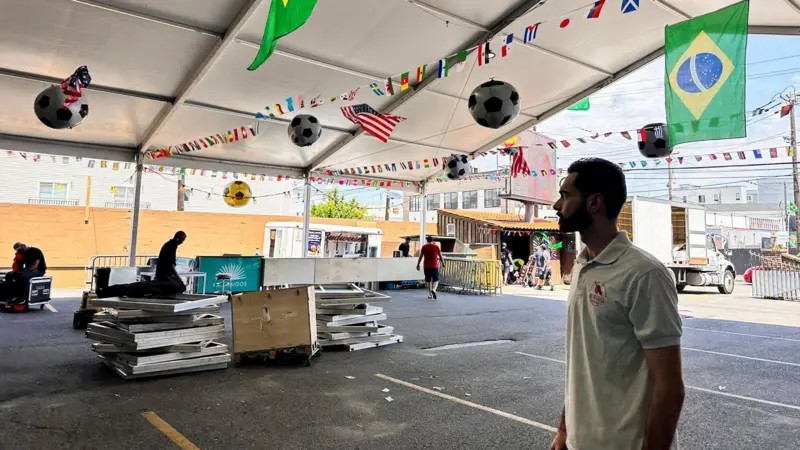 Bairro ‘brasileiro’ ‘respira’ na Copa após cerco de Trump