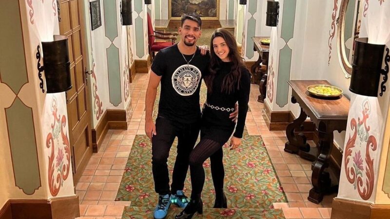 Esposa de Lucas Paquetá surpreende nas redes com versão em papelão do marido; veja foto