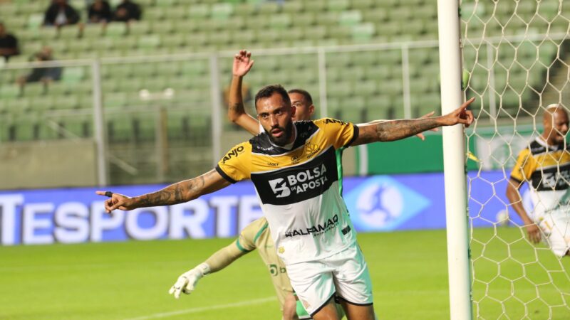 Zagueiro titular do Criciúma vira desfalque após lesão