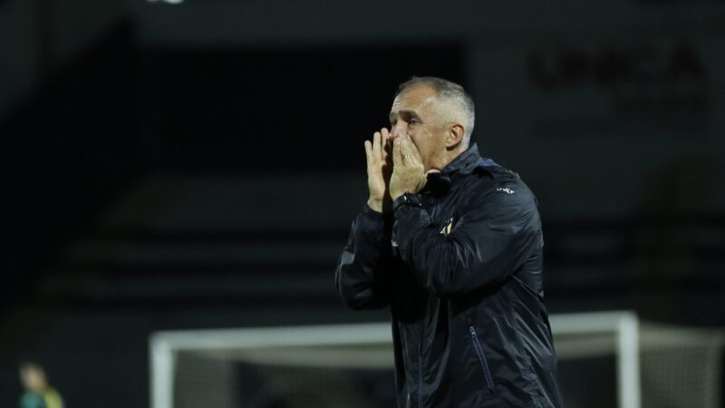 Após assumir liderança, técnico do Criciúma convoca torcida: “12 mil é pouco”