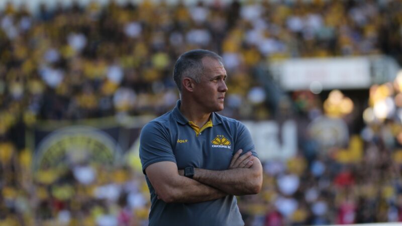 Líder isolado, técnico do Criciúma comemora 13 jogos invicto: “Momento mais feliz”